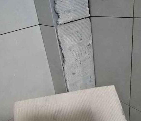 温州瓷砖空鼓维修公司分享下厨房瓷砖脱落的补救措施。